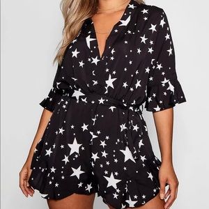 NWT BooHoo black star print romper